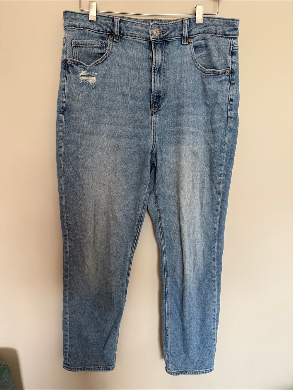 American Eagle Outfitters High-Rise Light Wash Loose Jeans